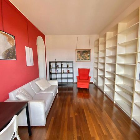 Grazioso Appartamento Nel Cuore Del Tran Tran Di Milano, Perfetto Per Amici E Famiglie, Vicino A Metropolitana エクステリア 写真