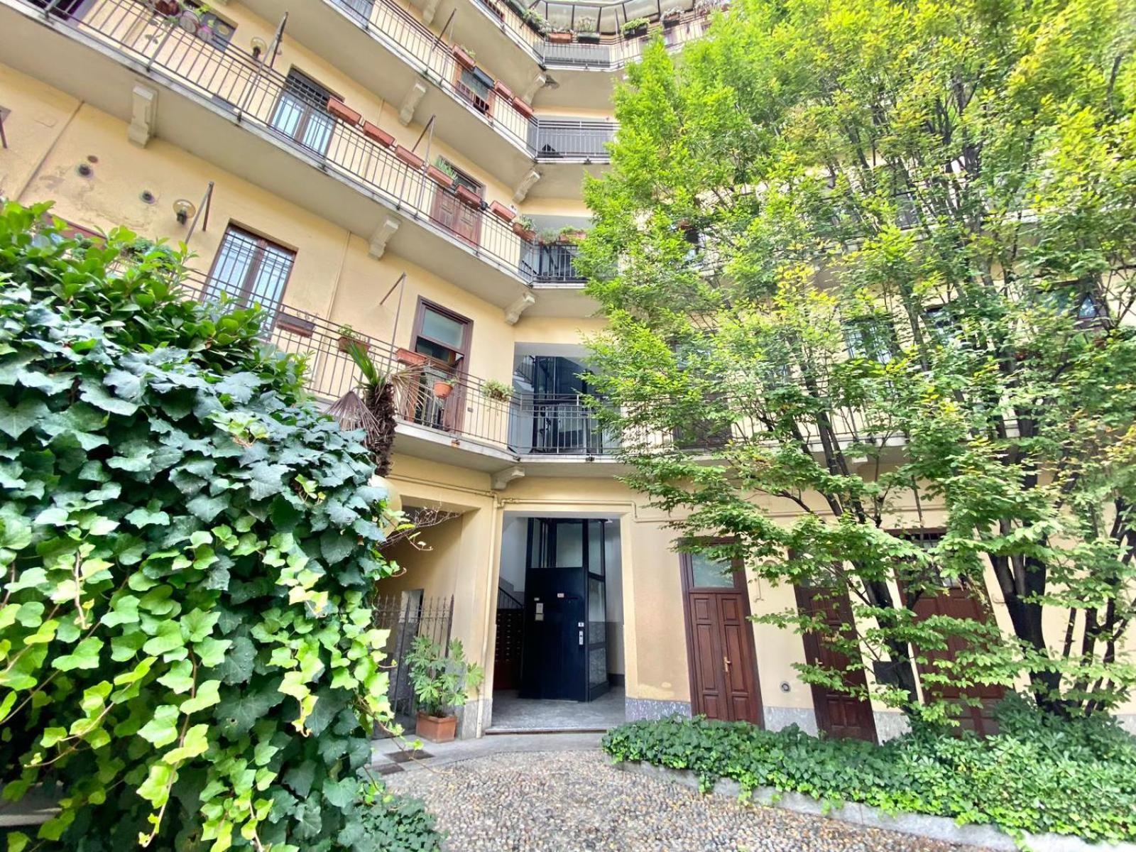 Grazioso Appartamento Nel Cuore Del Tran Tran Di Milano, Perfetto Per Amici E Famiglie, Vicino A Metropolitana エクステリア 写真